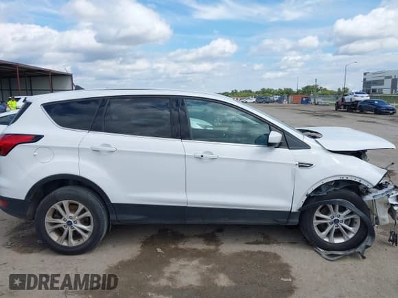 ✅ 2019 Ford Escape SE • VIN: 1FMCU0GD4KUA64978 • Lot: 43304684. Listed on IAAI with 61,282 mi. Free auction sales archive from the USA and detailed vehicle history report at DreamBid. Image 13.