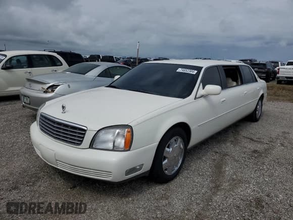 ✅ 2003 Cadillac DeVille Limousine • VIN: 1GEEH90Y53U550470 • Lot: 74652304. Listed on Copart with 34,395 mi. Free auction sales archive from the USA and detailed vehicle history report at DreamBid. Image 1.