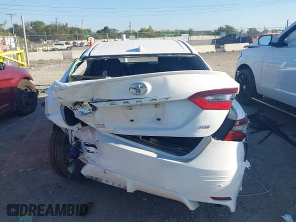 2022 Toyota Camry SE z VIN 4T1G11AK6NU058515, wystawiony jako IAAI lot #43327981 z przebiegiem 52 656 mil mil oraz . Historia ofert i sprzedaży dostępna na DreamBid. Obrazek 16.