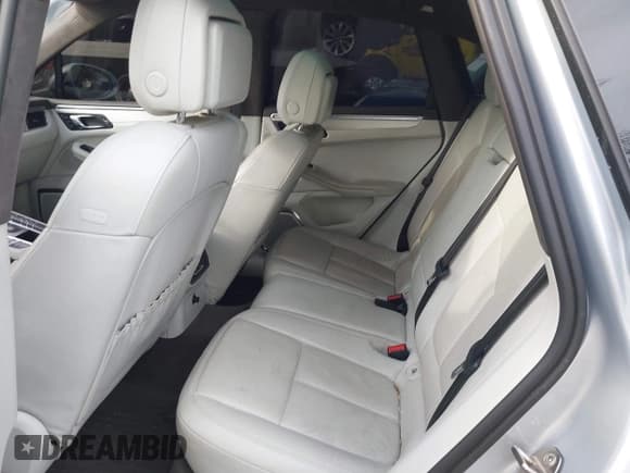 ✅ 2015 Porsche Macan Turbo • VIN: WP1AF2A57FLB96758 • Lot: 41585014. Listed on IAAI with 129,886 mi. Free auction sales archive from the USA and detailed vehicle history report at DreamBid. Image 8.