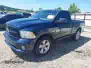 2013 Ram 1500 Express с VIN 3C6JR6AT7DG510683, выставлен на аукционе IAAI как лот 42671311 с пробегом 160 807 миль миль и . История ставок и продаж доступна на DreamBid. Изображение 2.