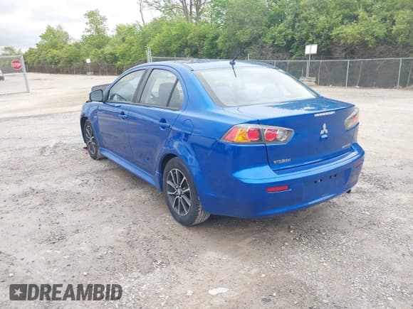 ✅ 2017 Mitsubishi Lancer ES • VIN: JA32U2FU9HU000519 • Lot: 42319009. Wystawiony na IAAI z przebiegiem 121 611 mil. Bezpłatny archiwum sprzedaży aukcyjnych z USA i szczegółowy raport historii pojazdu na DreamBid. Zdjęcie 3.