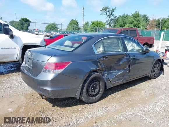 ✅ 2008 Honda Accord LX • VIN: JHMCP263X8C027785 • Lot: 42745368. Wystawiony na IAAI z przebiegiem 159 407 mil. Bezpłatny archiwum sprzedaży aukcyjnych z USA i szczegółowy raport historii pojazdu na DreamBid. Zdjęcie 4.