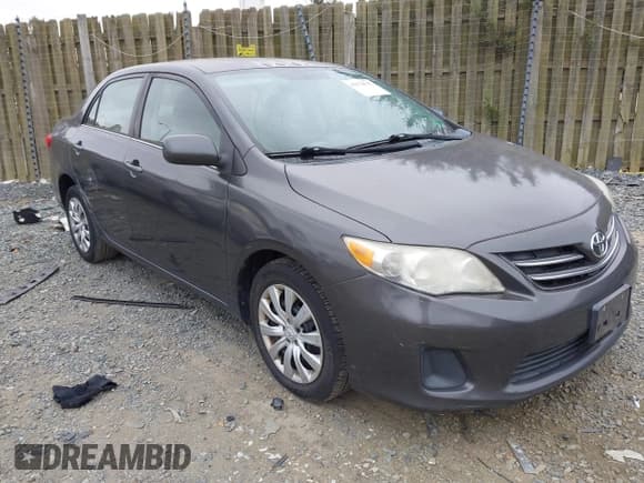 ✅ 2013 Toyota Corolla L • VIN: 2T1BU4EE2DC920748 • Lot: 43574532. Wystawiony na IAAI z przebiegiem 203 580 mil. Bezpłatny archiwum sprzedaży aukcyjnych z USA i szczegółowy raport historii pojazdu na DreamBid. Zdjęcie 1.