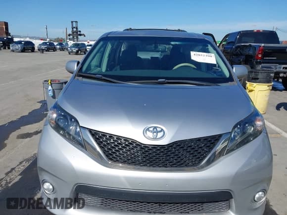 ✅ 2012 Toyota Sienna SE • VIN: 5TDXK3DC3CS189064 • Lot: 42022390. Listed on IAAI with 193,016 mi. Free auction sales archive from the USA and detailed vehicle history report at DreamBid. Image 12.