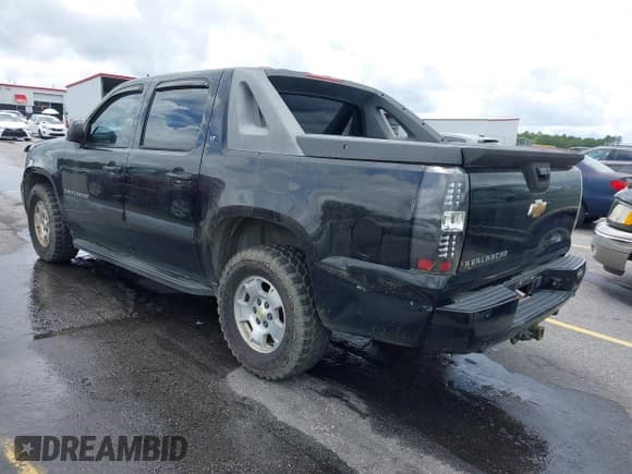 ✅ 2007 Chevrolet Avalanche LTZ • VIN: 3GNFK12327G119067 • Лот: 42949086. Опубликован ранее на IAAI с пробегом 287 417 миль. Бесплатный доступ к архиву аукционных продаж из США и подробный отчёт об истории автомобиля на DreamBid. Изображение 3.