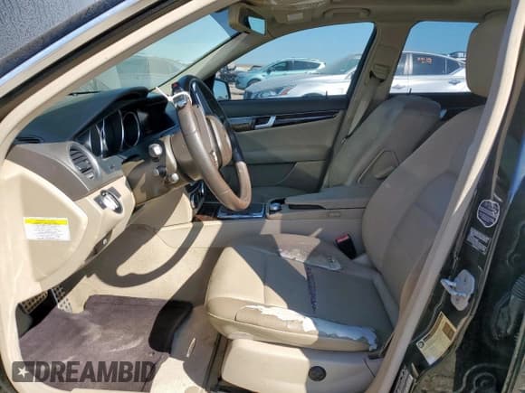 ✅ 2013 Mercedes-Benz C 250 Sport • VIN: WDDGF4HB4DR256014 • Lot: 91190995. Wystawiony na Copart z przebiegiem 141 350 mil. Bezpłatny archiwum sprzedaży aukcyjnych z USA i szczegółowy raport historii pojazdu na DreamBid. Zdjęcie 7.