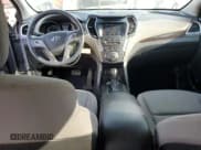 ✅ 2017 Hyundai Santa Fe SE • VIN: KM8SMDHF1HU233043 • Lot: 81860675. Wystawiony na Copart z przebiegiem 138 935 mil. Bezpłatny archiwum sprzedaży aukcyjnych z USA i szczegółowy raport historii pojazdu na DreamBid. Zdjęcie 8.