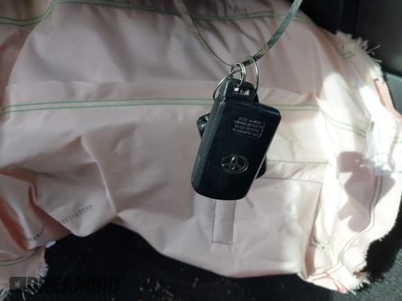 ✅ 2018 Toyota RAV4 SE • VIN: 2T3NFREV8JW437464 • Lot: 42385066. Listed on IAAI with 90,732 mi. Free auction sales archive from the USA and detailed vehicle history report at DreamBid. Image 11.