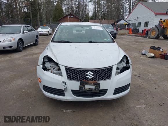 ✅ 2013 Suzuki Kizashi SE • VIN: JS2RF9A33D6100380 • Lot: 41970903. Listed on IAAI with Not provided. Free auction sales archive from the USA and detailed vehicle history report at DreamBid. Image 14.