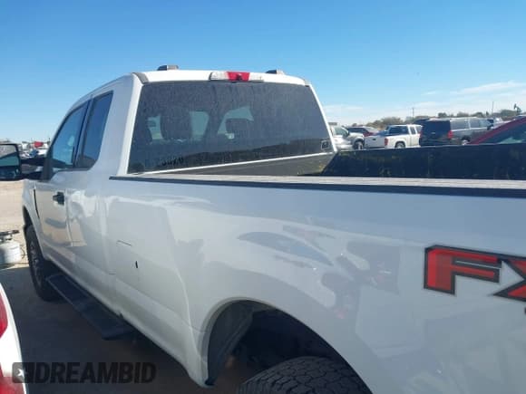 ✅ 2022 Ford F-250 XL • VIN: 1FT7X2B61NEE23820 • Lot: 43733701. Wystawiony na IAAI z przebiegiem 168 949 mil. Bezpłatny archiwum sprzedaży aukcyjnych z USA i szczegółowy raport historii pojazdu na DreamBid. Zdjęcie 13.