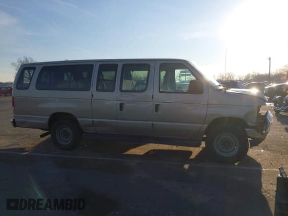 ✅ 2014 Ford Econoline Passenger XL • VIN: 1FBSS3BL3EDB00299 • Лот: 41201753. Опубликован ранее на IAAI с пробегом 181 848 миль. Бесплатный доступ к архиву аукционных продаж из США и подробный отчёт об истории автомобиля на DreamBid. Изображение 13.