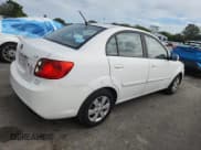 ✅ 2011 Kia Rio LX • VIN: KNADH4A30B6959373 • Lot: 71799585. Wystawiony na Copart z przebiegiem 111 239 mil. Bezpłatny archiwum sprzedaży aukcyjnych z USA i szczegółowy raport historii pojazdu na DreamBid. Zdjęcie 3.