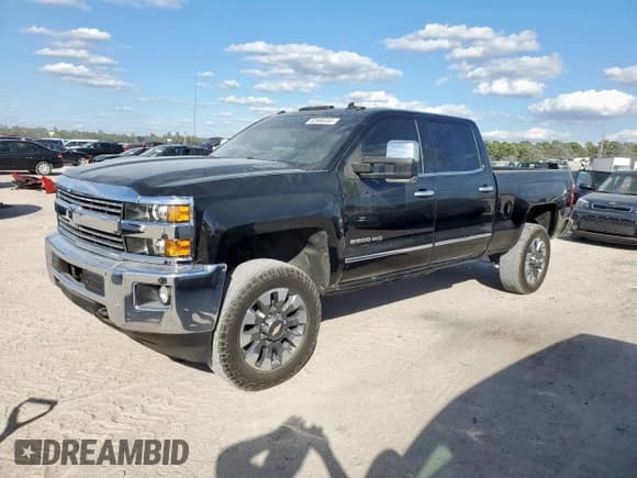 ✅ 2015 Chevrolet Silverado 2500HD LTZ • VIN: 1GC1KWE8XFF104422 • Lot: 92996355. Wystawiony na Copart z przebiegiem 161 940 mil. Bezpłatny archiwum sprzedaży aukcyjnych z USA i szczegółowy raport historii pojazdu na DreamBid. Zdjęcie 1.