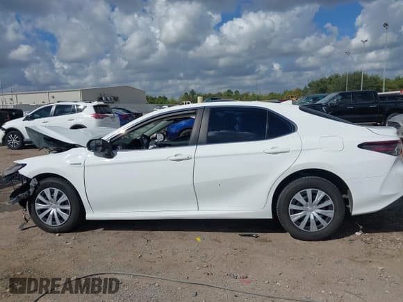 ✅ 2021 Toyota Camry Hybrid LE • VIN: 4T1C31AKXMU021961 • Lot: 43272682. Wystawiony na IAAI z przebiegiem 80 807 mil. Bezpłatny archiwum sprzedaży aukcyjnych z USA i szczegółowy raport historii pojazdu na DreamBid. Zdjęcie 15.