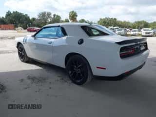 2023 Dodge Challenger SXT z VIN 2C3CDZAG0PH694197, wystawiony jako IAAI lot #43332689 z przebiegiem 9 703 mil mil oraz . Historia ofert i sprzedaży dostępna na DreamBid. Obrazek 3.