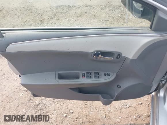 ✅ 2011 Chevrolet Malibu 1LS • VIN: 1G1ZB5E12BF103655 • Lot: 42890679. Wystawiony na IAAI z przebiegiem 95 073 mil. Bezpłatny archiwum sprzedaży aukcyjnych z USA i szczegółowy raport historii pojazdu na DreamBid. Zdjęcie 13.