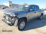 ✅ 2023 Chevrolet Colorado 2WD Work Truck • VIN: 1GCPSBEK4P1268746 • Lot: 41735322. Wystawiony na IAAI z przebiegiem 12 161 mil. Bezpłatny archiwum sprzedaży aukcyjnych z USA i szczegółowy raport historii pojazdu na DreamBid. Zdjęcie 2.