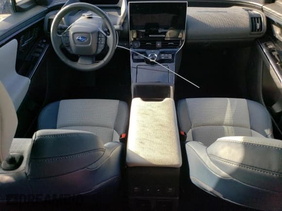 ✅ 2023 Subaru Solterra Premium • VIN: JTMABABA7PA012841 • Lot: 77384103. Wystawiony na Copart z przebiegiem 9 890 mil. Bezpłatny archiwum sprzedaży aukcyjnych z USA i szczegółowy raport historii pojazdu na DreamBid. Zdjęcie 8.