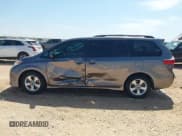✅ 2020 Toyota Sienna LE Auto Access Seat • VIN: 5TDKZ3DC2LS036312 • Лот: 42307857. Опубликован ранее на IAAI с пробегом 107 653 миль. Бесплатный доступ к архиву аукционных продаж из США и подробный отчёт об истории автомобиля на DreamBid. Изображение 14.
