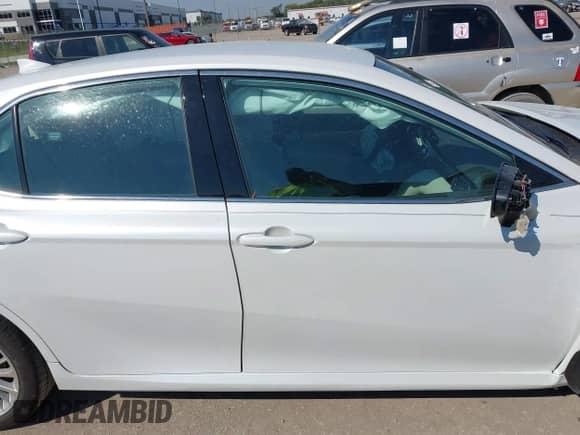 2020 Toyota Camry Hybrid XLE z VIN 4T1F31AK2LU539249, wystawiony jako IAAI lot #43365835 z przebiegiem 34 426 mil mil oraz . Historia ofert i sprzedaży dostępna na DreamBid. Obrazek 8.