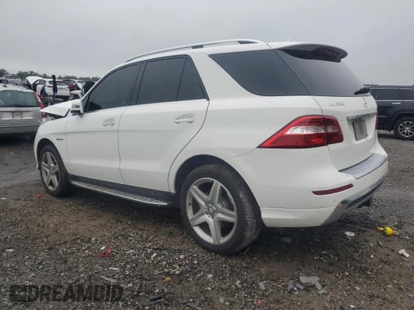 ✅ 2014 Mercedes-Benz M 550 • VIN: 4JGDA7DB0EA413908 • Лот: 69265035. Опубликован ранее на Copart с пробегом 136 019 миль. Бесплатный доступ к архиву аукционных продаж из США и подробный отчёт об истории автомобиля на DreamBid. Изображение 2.