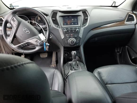 2017 Hyundai Santa Fe 2.0T z VIN 5XYZUDLA9HG437458, wystawiony jako Copart lot #57751415 z przebiegiem 117 469 mil mil oraz Szkoda całkowita • Salvage title. Historia ofert i sprzedaży dostępna na DreamBid. Obrazek 8.