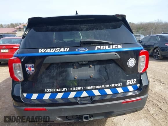 ✅ 2020 Ford Police Interceptor Utility • VIN: 1FM5K8AB2LGC51317 • Lot: 41755681. Wystawiony na IAAI z przebiegiem 102 945 mil. Bezpłatny archiwum sprzedaży aukcyjnych z USA i szczegółowy raport historii pojazdu na DreamBid. Zdjęcie 16.