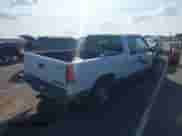 1998 Chevrolet Silverado 1500 z VIN 1GCEC19R1WE151719, wystawiony jako IAAI lot #43299414 z przebiegiem 223 085 mil mil oraz . Historia ofert i sprzedaży dostępna na DreamBid. Obrazek 4.