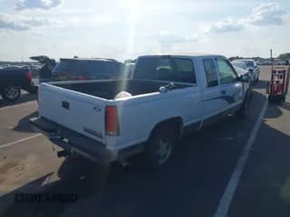 ✅ 1998 Chevrolet Silverado 1500 • VIN: 1GCEC19R1WE151719 • Lot: 43299414. Wystawiony na IAAI z przebiegiem 223 085 mil. Bezpłatny archiwum sprzedaży aukcyjnych z USA i szczegółowy raport historii pojazdu na DreamBid. Zdjęcie 4.