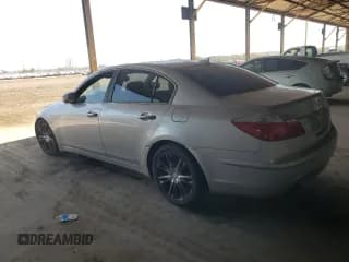 ✅ 2010 Hyundai Genesis • VIN: KMHGC4DF2AU075137 • Лот: 67096095. Опубликован ранее на Copart с пробегом Не указан. Бесплатный доступ к архиву аукционных продаж из США и подробный отчёт об истории автомобиля на DreamBid. Изображение 2.