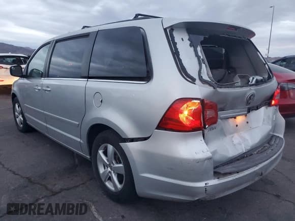 ✅ 2011 Volkswagen Routan SE • VIN: 2V4RW3DG8BR669890 • Lot: 93101745. Listed on Copart with 141,323 mi. Free auction sales archive from the USA and detailed vehicle history report at DreamBid. Image 2.