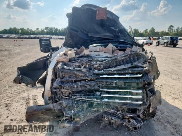 ✅ 2021 Chevrolet Silverado 2500HD LTZ • VIN: 1GC4YPEY0MF153434 • Lot: 81090355. Wystawiony na Copart z przebiegiem 200 219 mil. Bezpłatny archiwum sprzedaży aukcyjnych z USA i szczegółowy raport historii pojazdu na DreamBid. Zdjęcie 5.