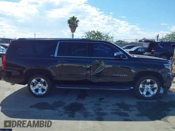 ✅ 2016 Chevrolet Suburban LTZ • VIN: 1GNSCJKC3GR441695 • Lot: 43422309. Wystawiony na IAAI z przebiegiem 157 379 mil. Bezpłatny archiwum sprzedaży aukcyjnych z USA i szczegółowy raport historii pojazdu na DreamBid. Zdjęcie 13.