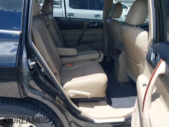 ✅ 2013 Toyota Highlander Limited • VIN: 5TDYK3EH5DS114043 • Lot: 42838648. Listed on IAAI with 146,122 mi. Free auction sales archive from the USA and detailed vehicle history report at DreamBid. Image 8.