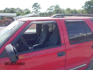 ✅ 1999 Chevrolet Blazer LT • VIN: 1GNCS13W2X2243229 • Lot: 42614539. Wystawiony na IAAI z przebiegiem Nie podano. Bezpłatny archiwum sprzedaży aukcyjnych z USA i szczegółowy raport historii pojazdu na DreamBid. Zdjęcie 6.