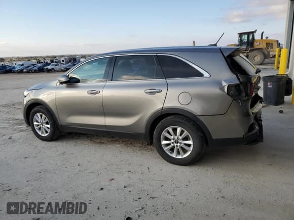 ✅ 2019 Kia Sorento LX • VIN: 5XYPG4A35KG471200 • Лот: 90474615. Опубликован ранее на Copart с пробегом 122 849 миль. Бесплатный доступ к архиву аукционных продаж из США и подробный отчёт об истории автомобиля на DreamBid. Изображение 2.