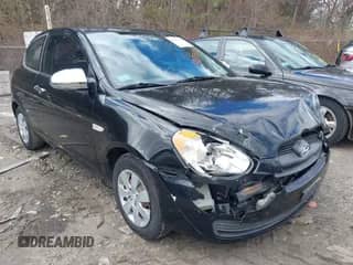 2009 Hyundai Accent GS z VIN KMHCM36C29U135759, wystawiony jako IAAI lot #42058051 z przebiegiem 72 560 mil mil oraz . Historia ofert i sprzedaży dostępna na DreamBid. Obrazek 1.