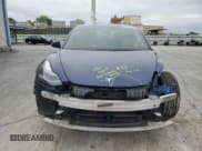✅ 2022 Tesla Model 3 • VIN: 5YJ3E1EA8NF188457 • Lot: 90123475. Wystawiony na Copart z przebiegiem 96 459 mil. Bezpłatny archiwum sprzedaży aukcyjnych z USA i szczegółowy raport historii pojazdu na DreamBid. Zdjęcie 5.