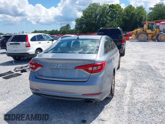✅ 2016 Hyundai Sonata SE • VIN: 5NPE24AF9GH373254 • Lot: 39455195. Listed on IAAI with 106,224 mi. Free auction sales archive from the USA and detailed vehicle history report at DreamBid. Image 17.