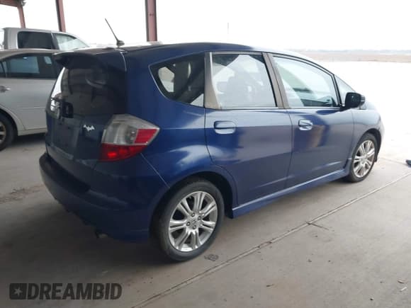 ✅ 2010 Honda Fit Sport • VIN: JHMGE8H42AS011172 • Lot: 43858826. Wystawiony na IAAI z przebiegiem 180 816 mil. Bezpłatny archiwum sprzedaży aukcyjnych z USA i szczegółowy raport historii pojazdu na DreamBid. Zdjęcie 4.