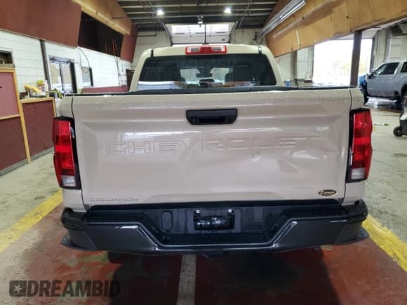 ✅ 2024 Chevrolet Colorado 2WD Work Truck • VIN: 1GCGSBEC4R1145220 • Лот: 89803575. Опубликован ранее на Copart с пробегом 18 209 миль. Бесплатный доступ к архиву аукционных продаж из США и подробный отчёт об истории автомобиля на DreamBid. Изображение 6.