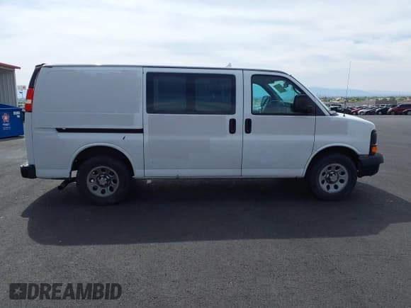 ✅ 2013 Chevrolet Express Cargo • VIN: 1GCSGAFX4D1181361 • Lot: 42736449. Wystawiony na IAAI z przebiegiem 245 726 mil. Bezpłatny archiwum sprzedaży aukcyjnych z USA i szczegółowy raport historii pojazdu na DreamBid. Zdjęcie 12.