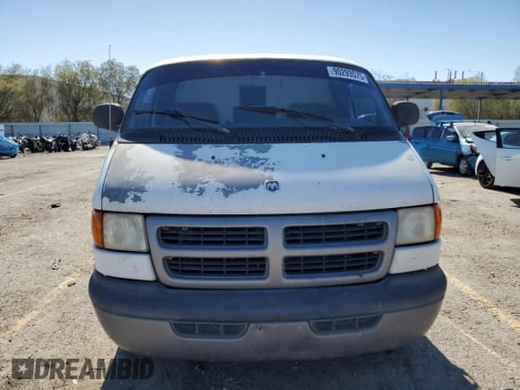 ✅ 2000 Dodge RAM • VIN: 2B7HB11Y4YK114102 • Lot: 90293575. Wystawiony na Copart z przebiegiem 191 969 mil. Bezpłatny archiwum sprzedaży aukcyjnych z USA i szczegółowy raport historii pojazdu na DreamBid. Zdjęcie 5.