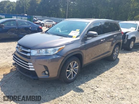 ✅ 2019 Toyota Highlander SE • VIN: 5TDKZRFH3KS558313 • Lot: 43241505. Listed on IAAI with 92,696 mi. Free auction sales archive from the USA and detailed vehicle history report at DreamBid. Image 2.