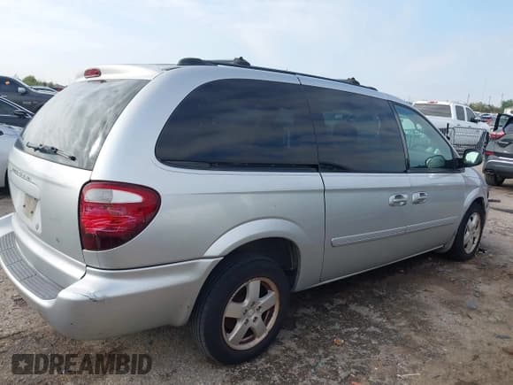 ✅ 2005 Dodge Caravan SXT • VIN: 2D4GP44L55R464259 • Lot: 43537194. Wystawiony na IAAI z przebiegiem 167 006 mil. Bezpłatny archiwum sprzedaży aukcyjnych z USA i szczegółowy raport historii pojazdu na DreamBid. Zdjęcie 13.