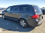 ✅ 2011 Volkswagen Routan SE • VIN: 2V4RW3DG6BR669497 • Lot: 82181475. Wystawiony na Copart z przebiegiem 127 980 mil. Bezpłatny archiwum sprzedaży aukcyjnych z USA i szczegółowy raport historii pojazdu na DreamBid. Zdjęcie 2.