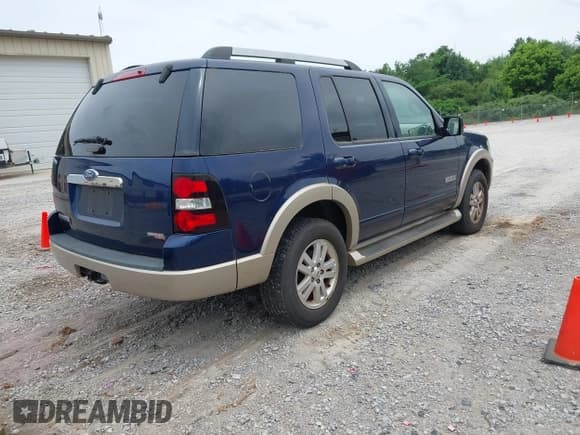 ✅ 2006 Ford Explorer Eddie Bauer • VIN: 1FMEU64EX6UB24583 • Lot: 42265795. Listed on IAAI with 240,499 mi. Free auction sales archive from the USA and detailed vehicle history report at DreamBid. Image 4.