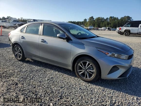 ✅ 2022 Kia Forte LXS • VIN: 3KPF24AD4NE472228 • Лот: 84541305. Опубликован ранее на Copart с пробегом 24 233 миль. Бесплатный доступ к архиву аукционных продаж из США и подробный отчёт об истории автомобиля на DreamBid. Изображение 4.