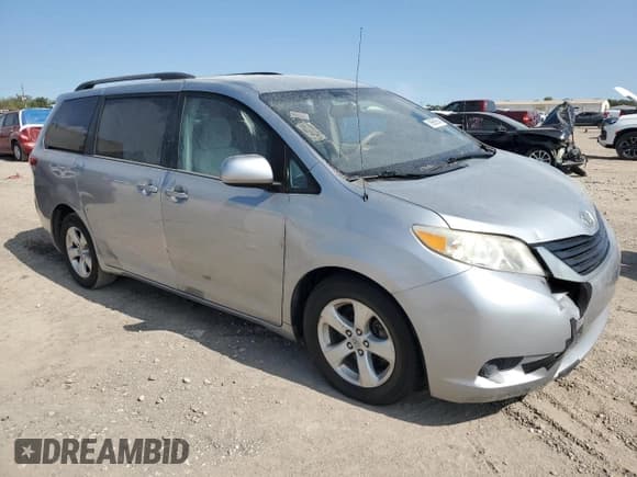 ✅ 2012 Toyota Sienna LE • VIN: 5TDKK3DC1CS276911 • Lot: 89585945. Wystawiony na Copart z przebiegiem 209 475 mil. Bezpłatny archiwum sprzedaży aukcyjnych z USA i szczegółowy raport historii pojazdu na DreamBid. Zdjęcie 4.